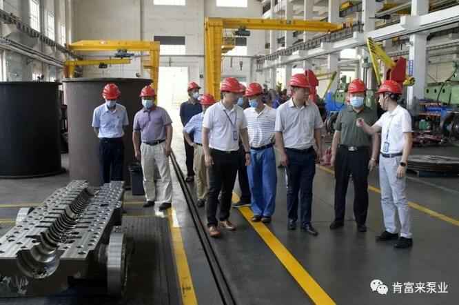 董事长、总经理陈迪，党委副书记黎宇明陪同调研组一行参观开云网页版·官方端网站-开云(中国)展览室